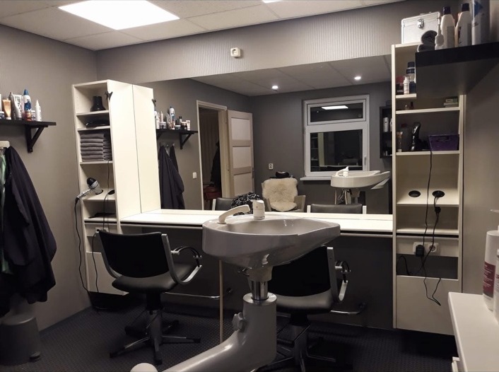 De kapsalon aan huis van Monique in Emmer-Compascuum
